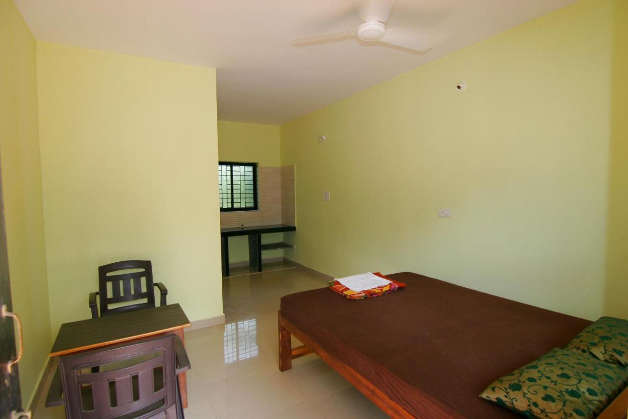 Rudra Holidays Guest House Arambol Exteriör bild