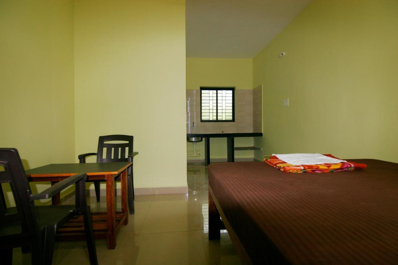 Rudra Holidays Guest House Arambol Exteriör bild