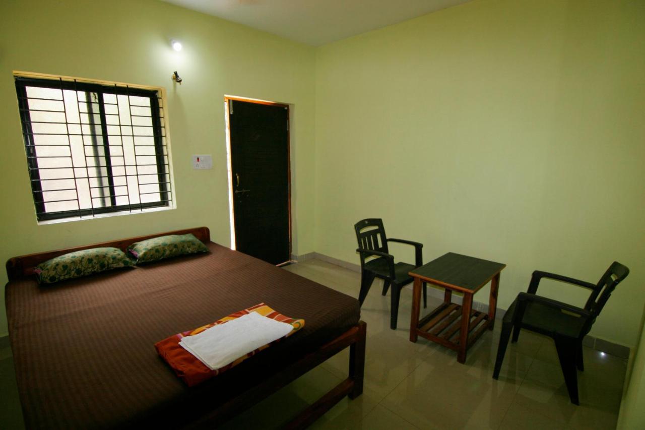 Rudra Holidays Guest House Arambol Exteriör bild